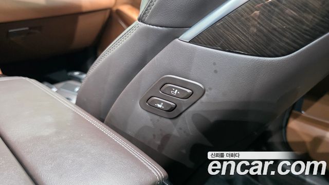 Genesis G90 2019 — photo 30