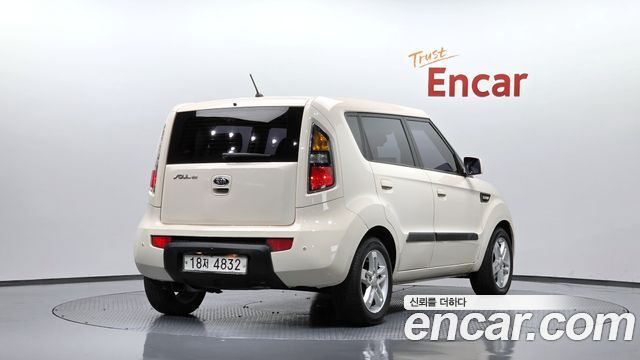 Kia Soul 2010 — photo 2