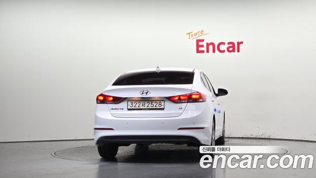 Hyundai AVANTE 2018 — photo 4
