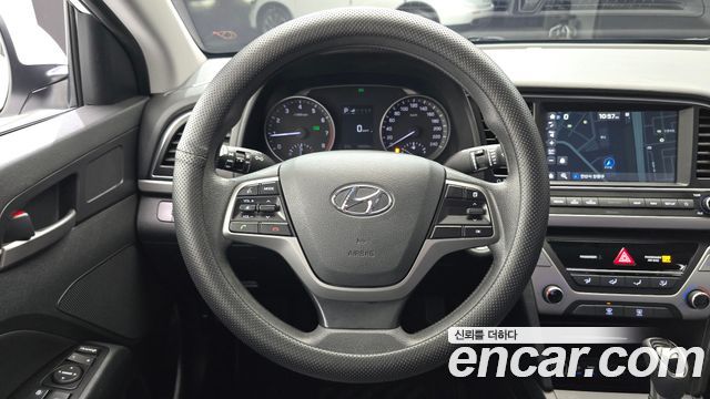 Hyundai AVANTE 2018 — photo 13