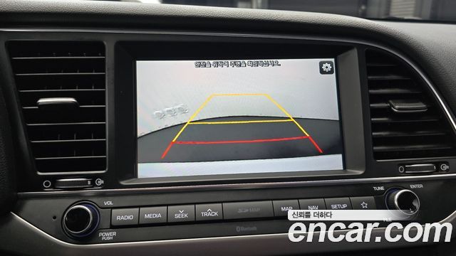 Hyundai AVANTE 2018 — photo 17