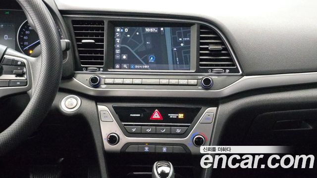 Hyundai AVANTE 2018 — photo 20