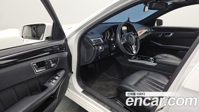 Mercedes-Benz E-Class 2014 — photo 12
