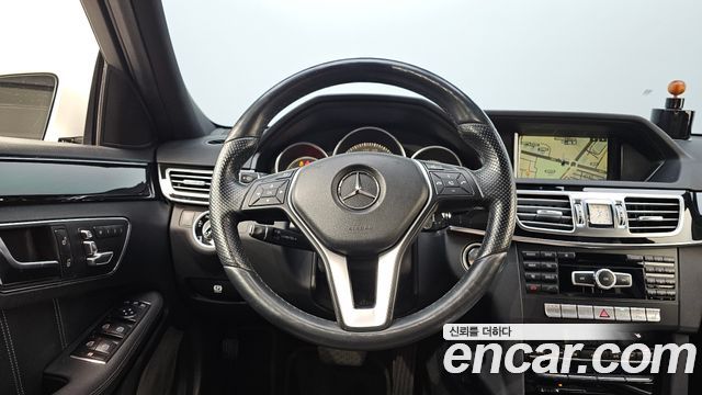 Mercedes-Benz E-Class 2014 — photo 13