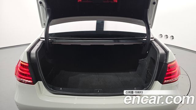 Mercedes-Benz E-Class 2014 — photo 20