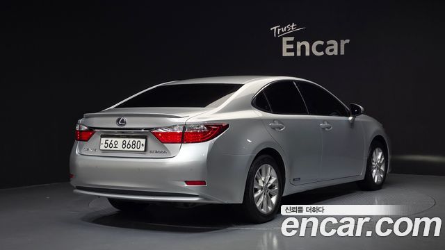 Lexus ES 2014 — photo 2