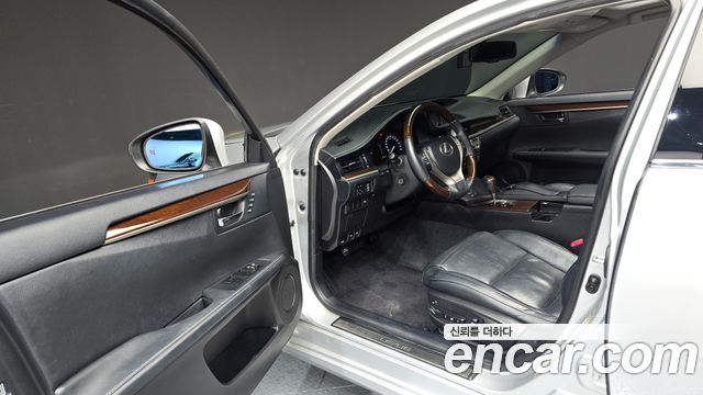 Lexus ES 2014 — photo 10