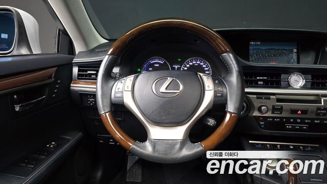 Lexus ES 2014 — photo 12