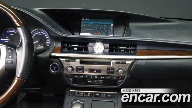 Lexus ES 2014 — photo 16