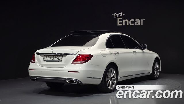 Mercedes-Benz E-Class 2019 — photo 2