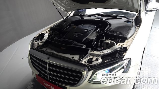 Mercedes-Benz E-Class 2019 — photo 6