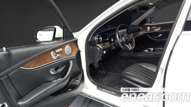 Mercedes-Benz E-Class 2019 — photo 10