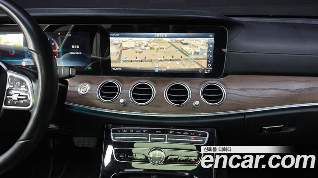 Mercedes-Benz E-Class 2019 — photo 13