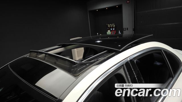 Mercedes-Benz E-Class 2019 — photo 16