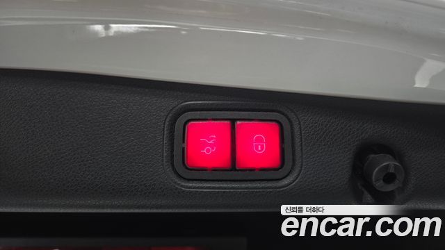 Mercedes-Benz E-Class 2019 — photo 17