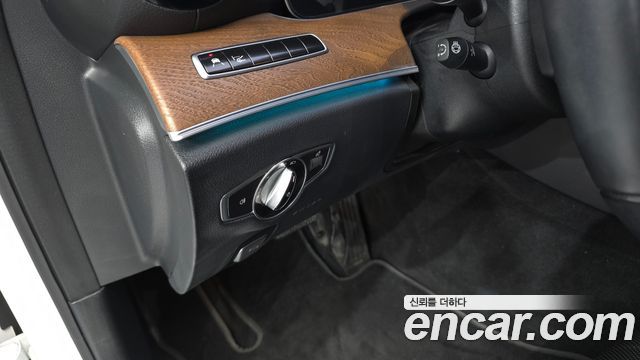 Mercedes-Benz E-Class 2019 — photo 20