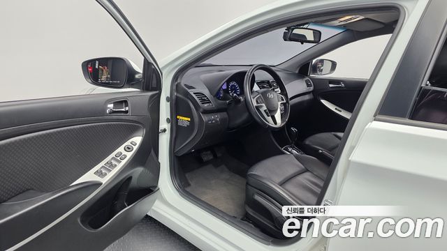 Hyundai Accent 2012 — photo 13