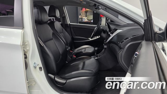 Hyundai Accent 2012 — photo 17