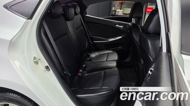 Hyundai Accent 2012 — photo 18