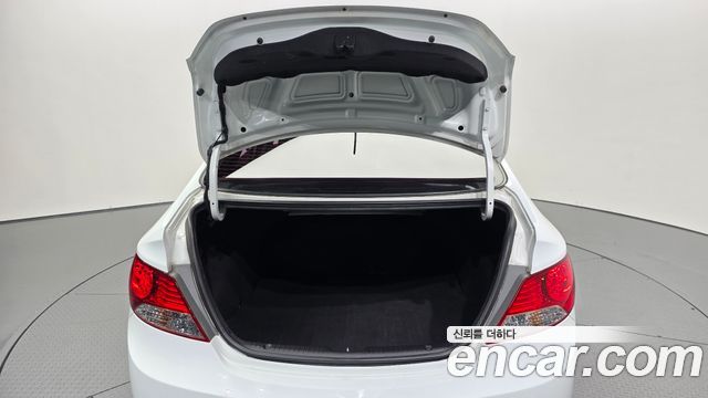 Hyundai Accent 2012 — photo 26