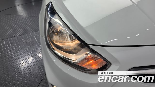 Hyundai Accent 2012 — photo 8