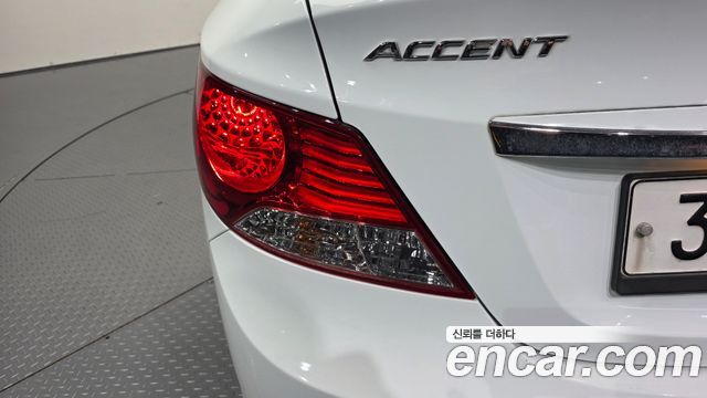 Hyundai Accent 2012 — photo 9