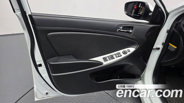 Hyundai Accent 2012 — photo 14
