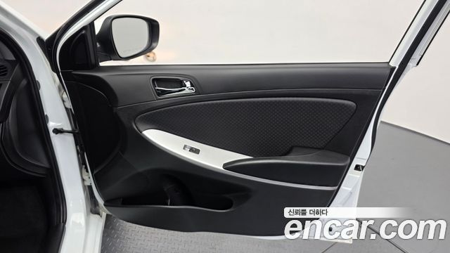 Hyundai Accent 2012 — photo 15