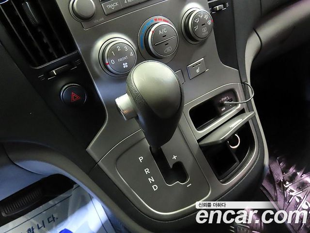 Hyundai Starex 2012 — photo 9