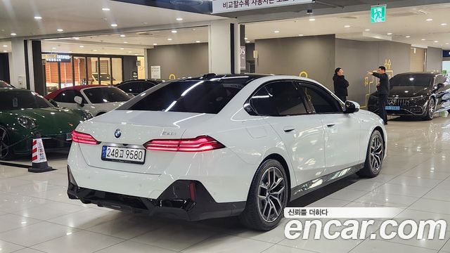BMW 5-Series 2024 — photo 2