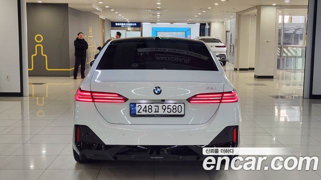 BMW 5-Series 2024 — photo 4