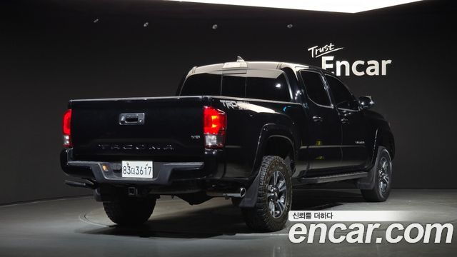 Toyota Tacoma 2017 — photo 2