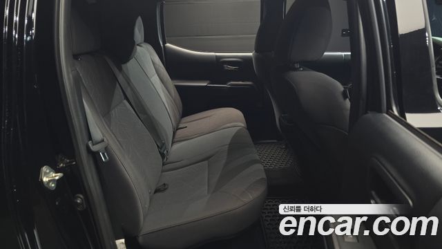 Toyota Tacoma 2017 — photo 11