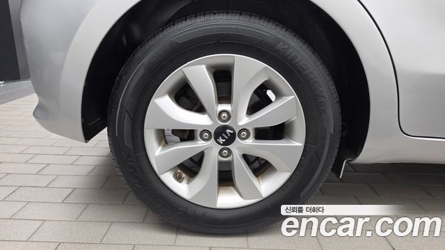 Kia pride 2015 — photo 5