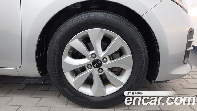 Kia pride 2015 — photo 7