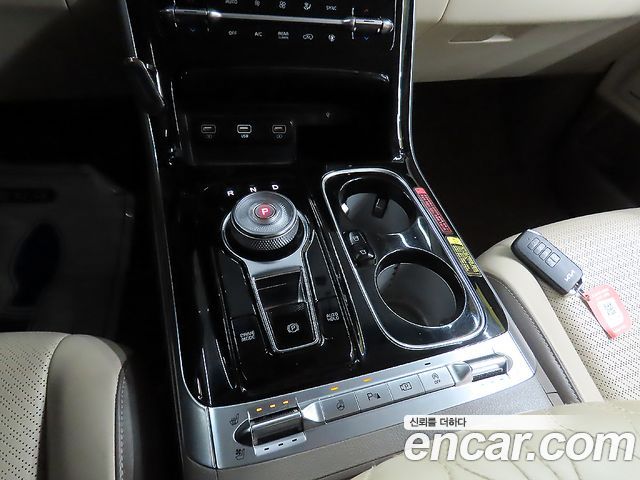 Kia Canival 2023 — photo 11