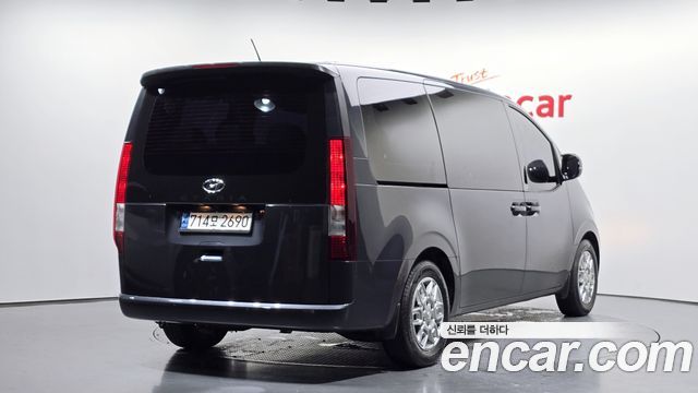 Hyundai Staria 2023 — photo 2
