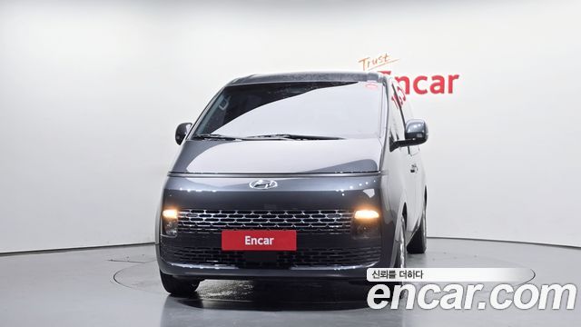 Hyundai Staria 2023 — photo 3