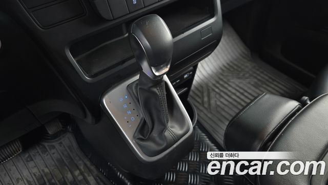 Hyundai Staria 2023 — photo 12