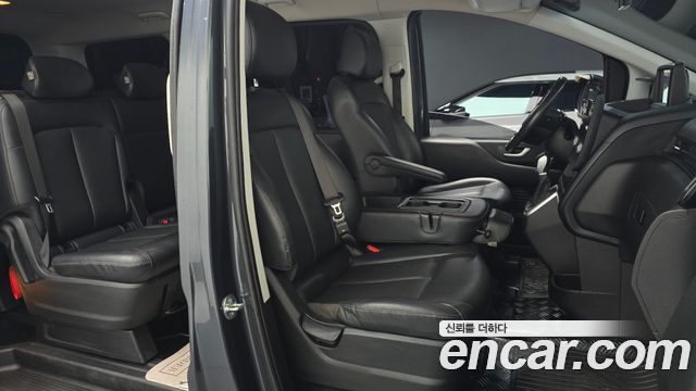 Hyundai Staria 2023 — photo 16