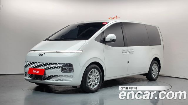 Hyundai Staria 2024 — photo 1