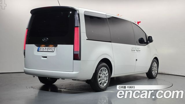 Hyundai Staria 2024 — photo 2