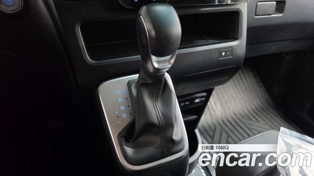 Hyundai Staria 2024 — photo 12