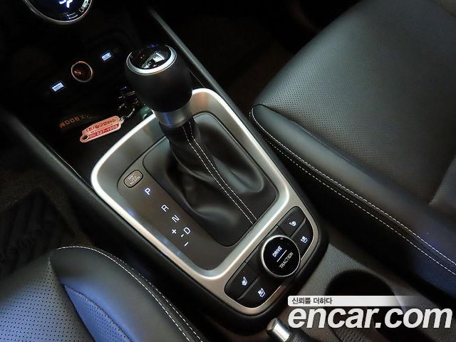 Hyundai Venue 2022 — photo 12