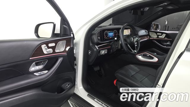 Mercedes-Benz GLE-Class 2026 — photo 13