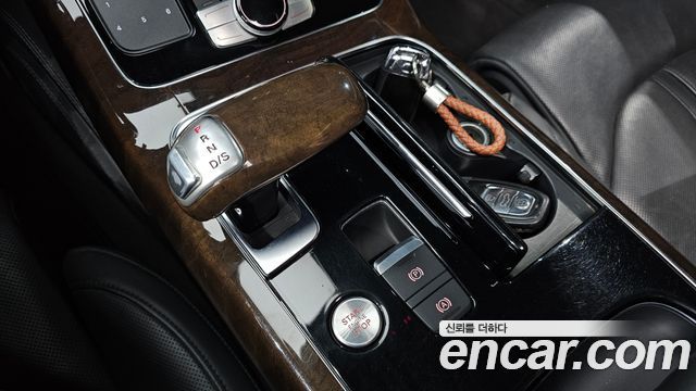 Audi A8 2015 — photo 9