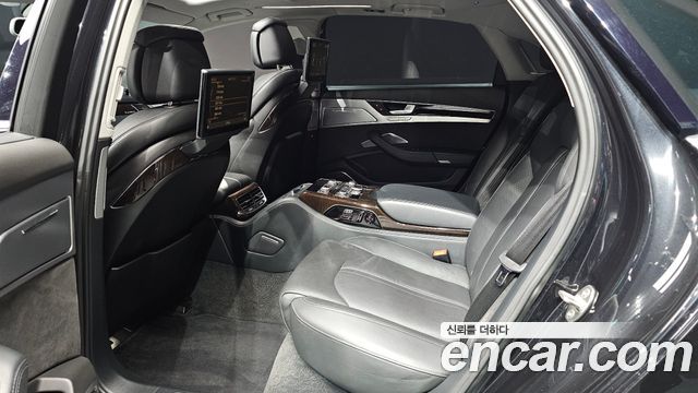 Audi A8 2015 — photo 11