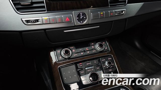 Audi A8 2015 — photo 16