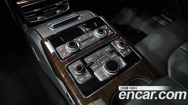 Audi A8 2015 — photo 20