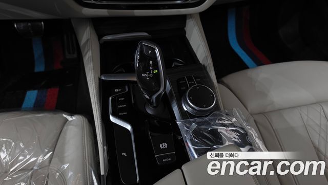 BMW 5-Series 2020 — photo 12